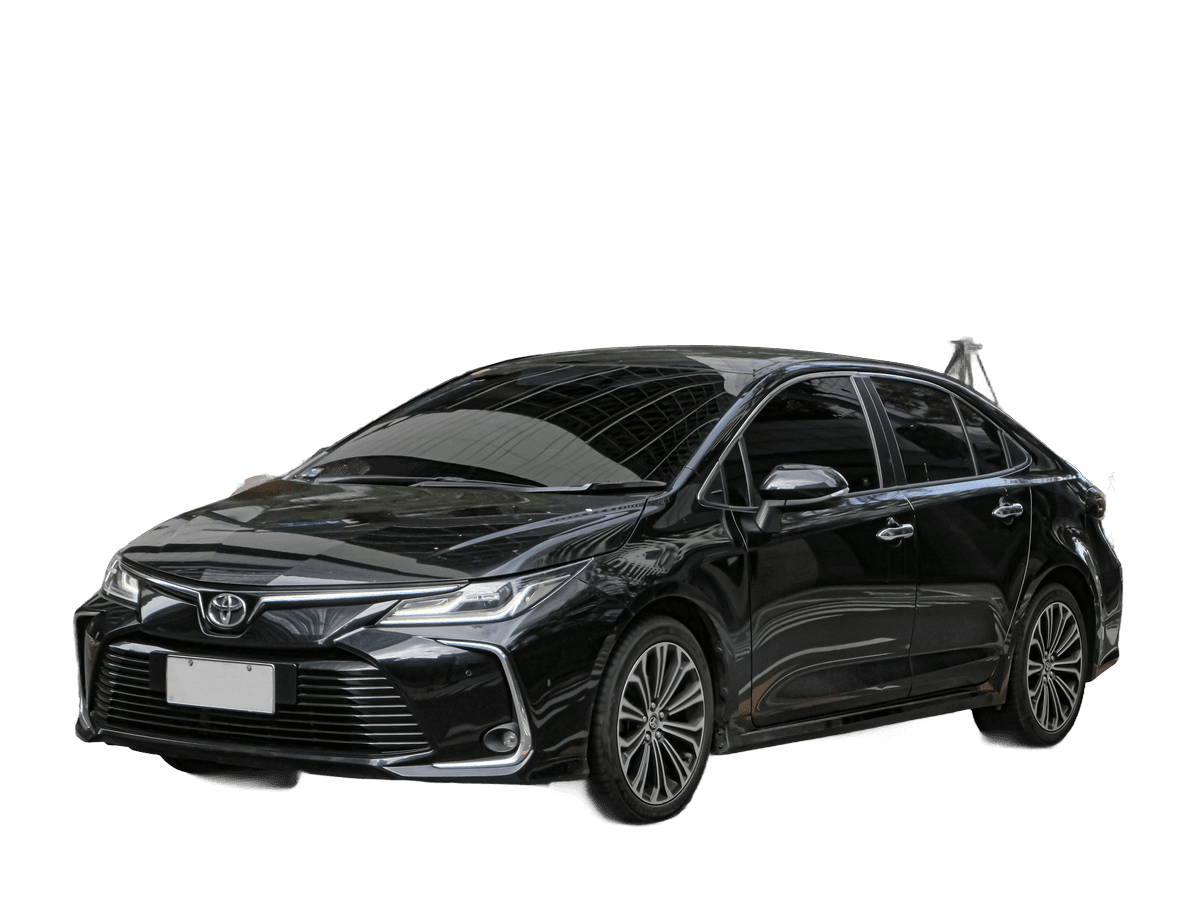 Toyota Corolla sedan preto em vista frontal diagonal