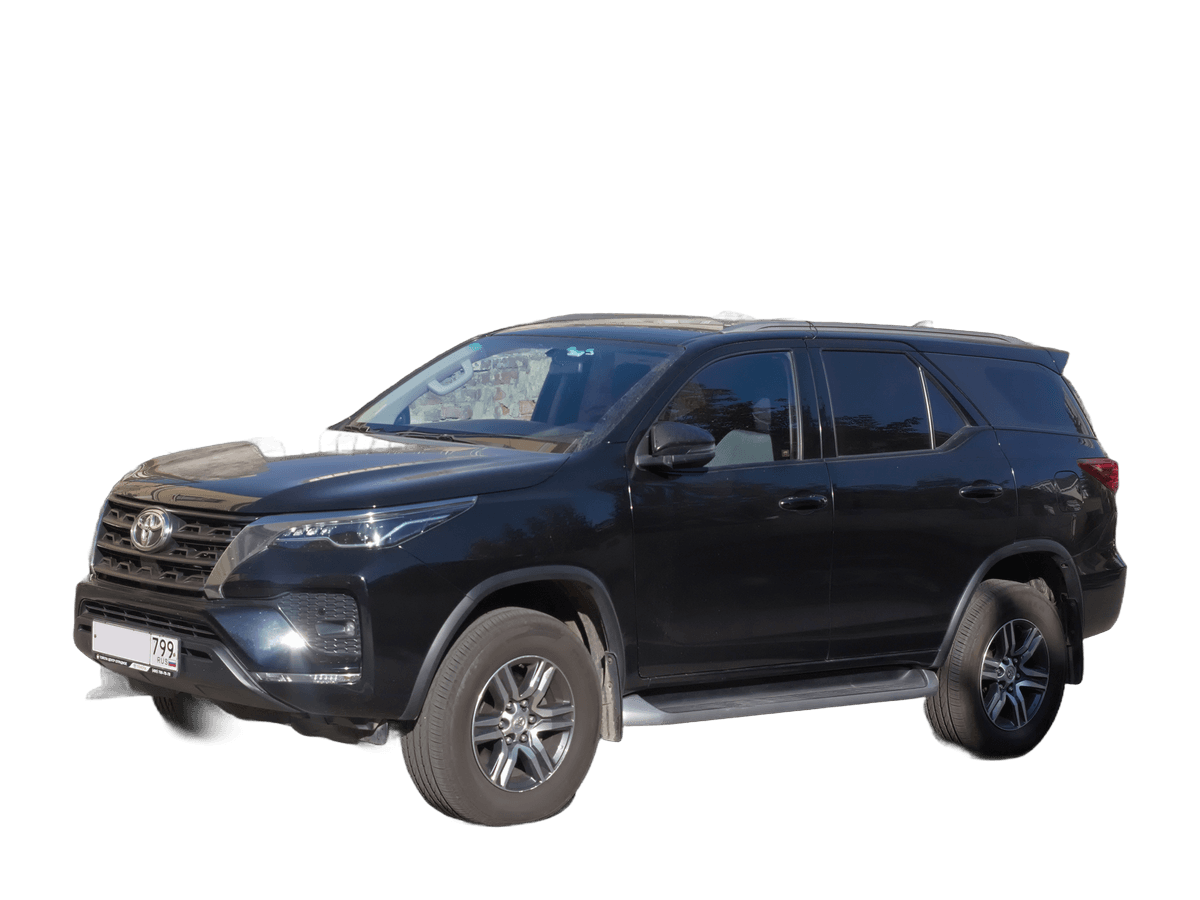 Toyota SW4 preta em vista frontal diagonal